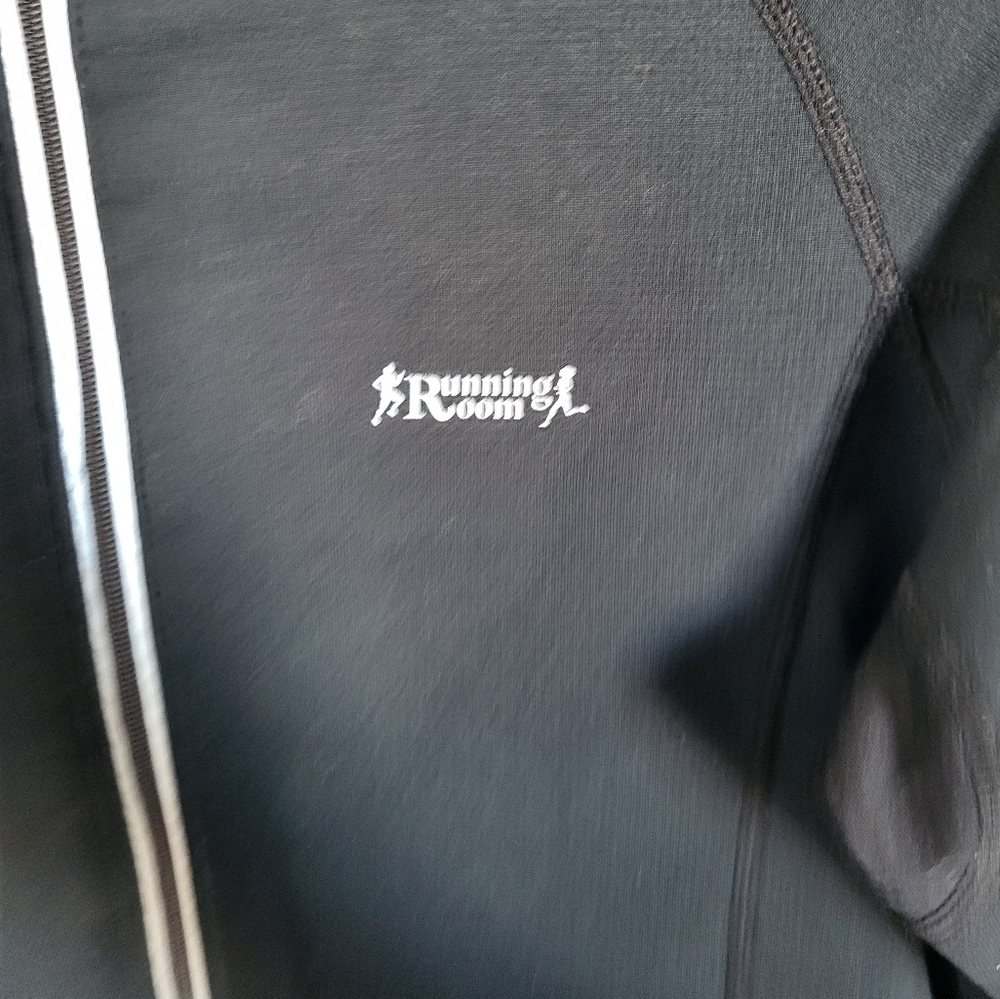 Mens Running Room zip up - Picture 4 of 6